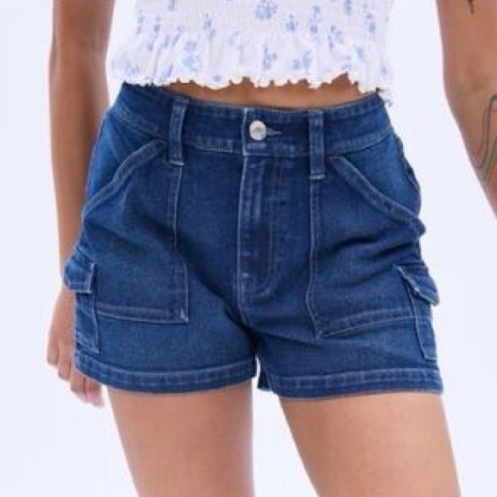 Hollister Dark Wash Ultra High Rise Cargo Mom Denim Shorts 5 / 4 Waist: 27